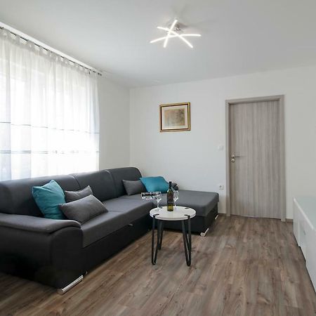 Apartment Pula R&D Bagian luar foto